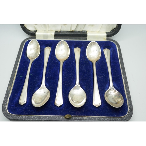 7276 - A cased set of six silver coffee spoons, Sheffield 1941, 51g