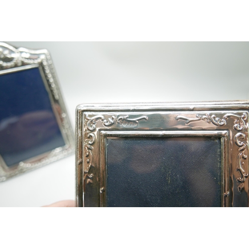 7277 - A silver photograph frame, 11.5cm wide