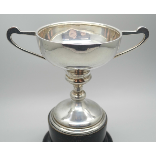 7280 - A silver two handled trophy on a stand, Birmingham 1926, 84g