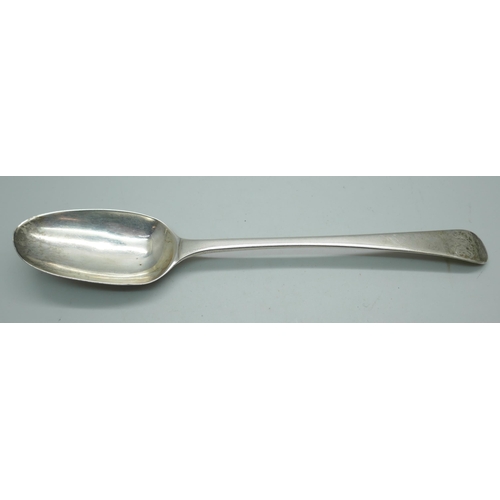 7285 - A George II silver serving spoon, Paul Callard, London 1761, 61g