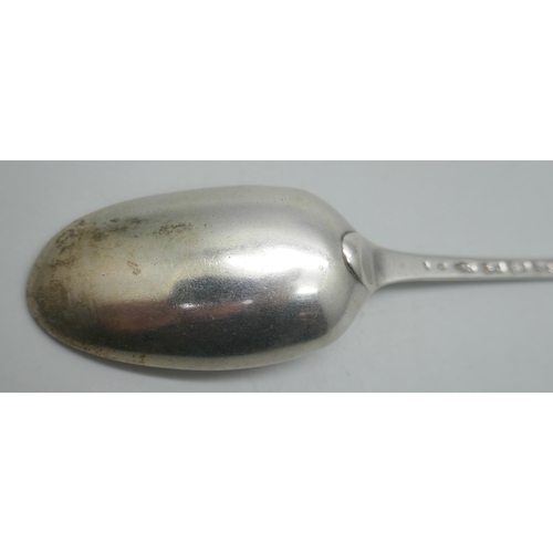 7285 - A George II silver serving spoon, Paul Callard, London 1761, 61g