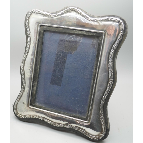 7290 - A silver photograph frame, London marks