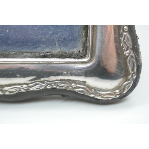 7290 - A silver photograph frame, London marks