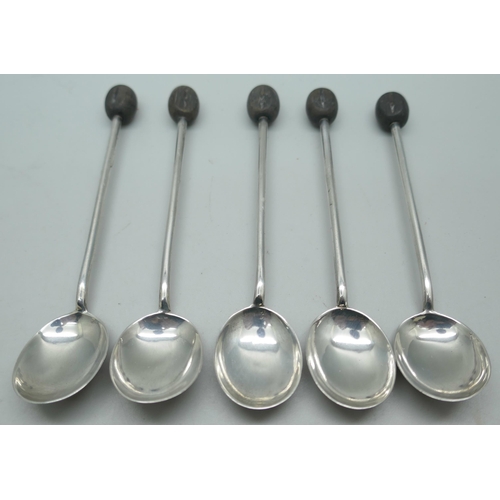 7293 - A set of five silver coffee bean spoons, 34g