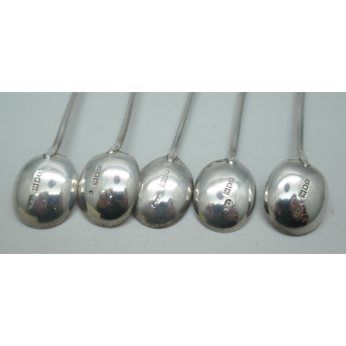 7293 - A set of five silver coffee bean spoons, 34g