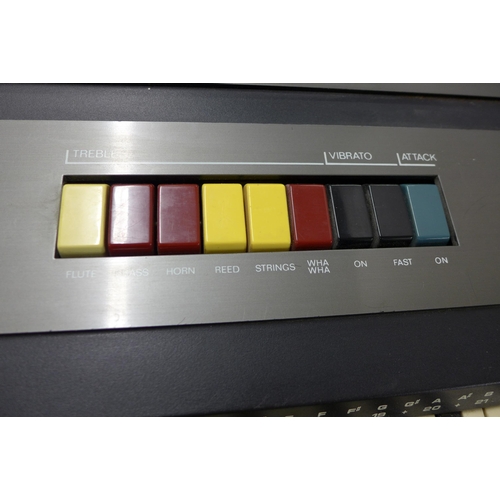 5256 - A Farfisa Bravo electric keyboard