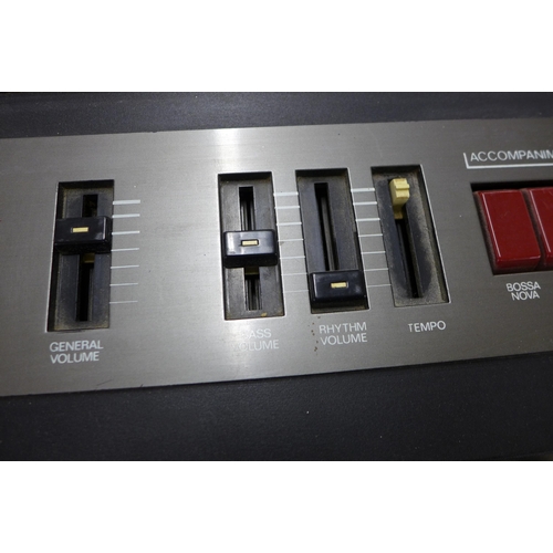 5256 - A Farfisa Bravo electric keyboard