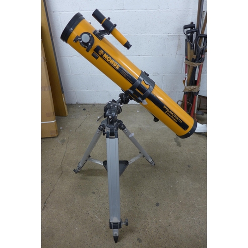 5283 - A Konus Konusmotor -114 Newton telescope with tripod stand