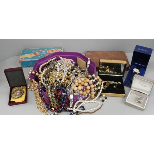 2117 - A box of costume jewellery including vintage