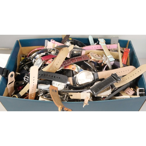 2156 - A box of wristwatches