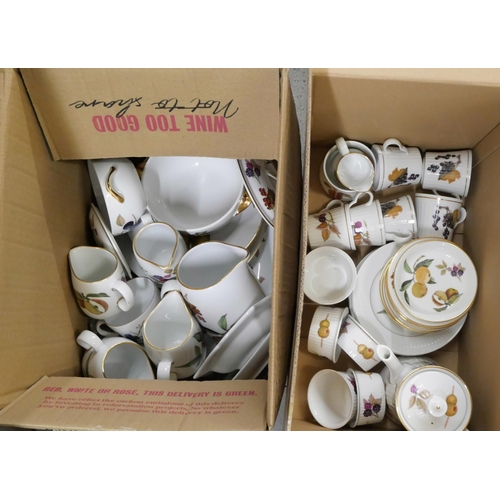 2274 - A collection of Royal Worcester Evesham  (2 boxes) **PLEASE NOTE THIS LOT IS NOT ELIGIBLE FOR IN-HOU... 