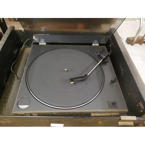 5076A - A quantity of stereo equipment including an Aiwa PX-ED9 full automatic turntable system, a Hitachi H... 