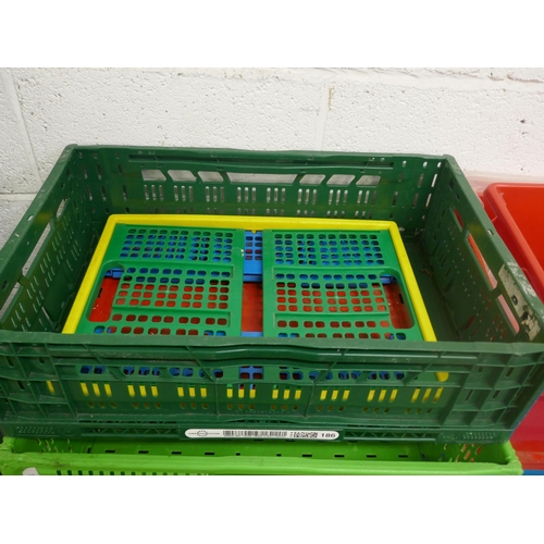 5159A - A quantity of assorted plastic storage boxes