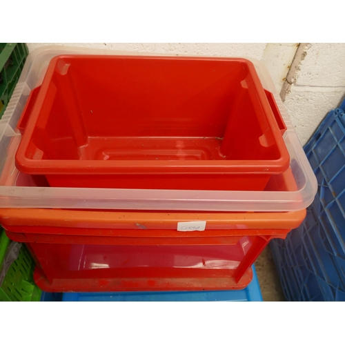 5159A - A quantity of assorted plastic storage boxes