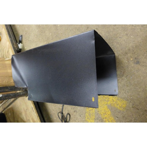 5295 - A 60cm extractor fan