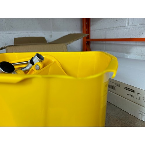 5154 - Four unused hard hats and a boxed Pegasus cleaning mop bucket with cosmetic damage