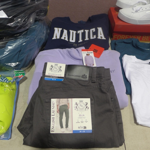 6315 - Two bags of clothing, brands including Levi, Nautica sailing, Puma etc. (341-450) *This lot is subje... 