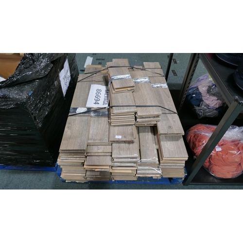 6255 - Pallet of Hartford Oak Laminate Flooring   (341-33-49) *This lot is subject to Vat