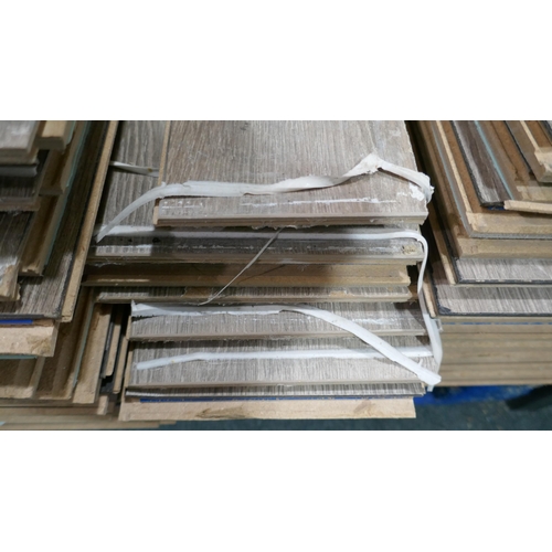 6255 - Pallet of Hartford Oak Laminate Flooring   (341-33-49) *This lot is subject to Vat