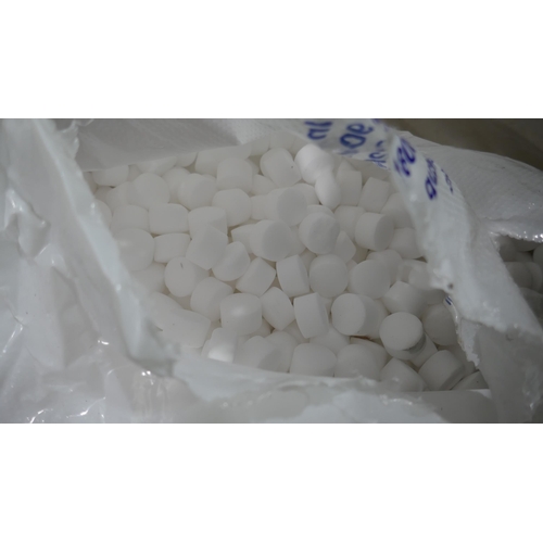6257 - Large quantity of Tablet Salt   (341-294-305) *This lot is subject to Vat