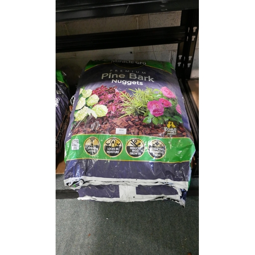 6014 - Two bags of Miracle-Gro Premium Bark Pine (Bags Split) (341-420,421) *This lot is subject to Vat