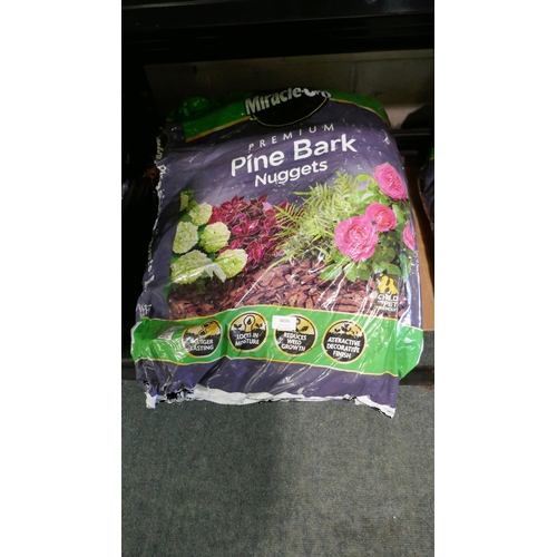 6016 - Two bags of Miracle-Gro Premium Bark Pine (Bags Split) (341-424,425) *This lot is subject to Vat