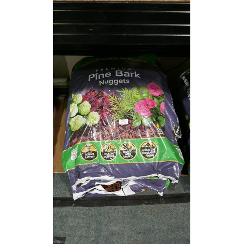 6018 - Two bags of Miracle-Gro Premium Bark Pine (Bags Split) (341-428,429) *This lot is subject to Vat