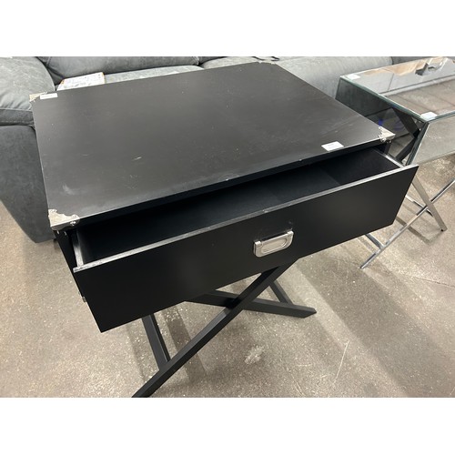 3122 - A black single drawer side table