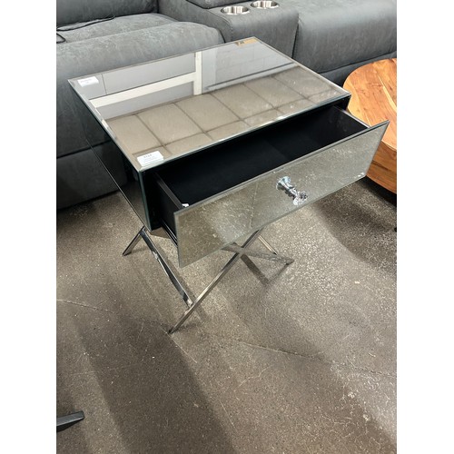 3124 - A mirrored one draw side table