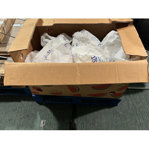 6257 - Large quantity of Tablet Salt   (341-294-305) *This lot is subject to Vat