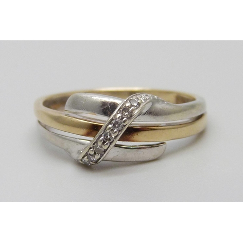 7007 - A 9ct gold and white gold diamond ring, 2g, L