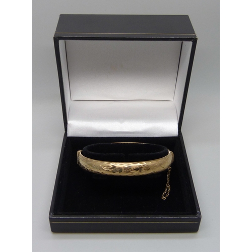 7008 - A 9ct gold bangle, 10g, 55mm x 58mm