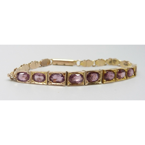 7012 - A 9ct gold and amethyst set bracelet, 10.9g, 17cm