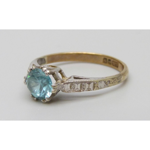 7017 - A 9ct gold ring set with topaz, 1.6g, H