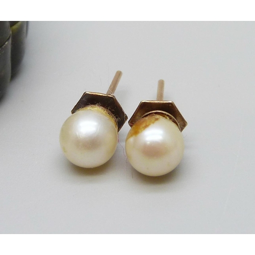 7018 - Two pairs of 9ct gold stud earrings, one set with pearls, 2.4g