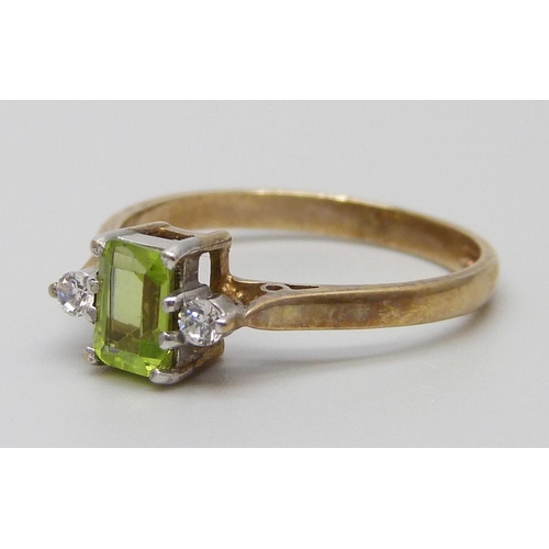 7030 - A 9ct peridot and diamond ring, 2.1g, O