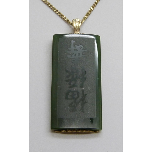 7033 - A 9ct gold mounted Chinese carved jade pendant on a 9ct gold chain, total weight 13.6g, chain 3.3g a... 