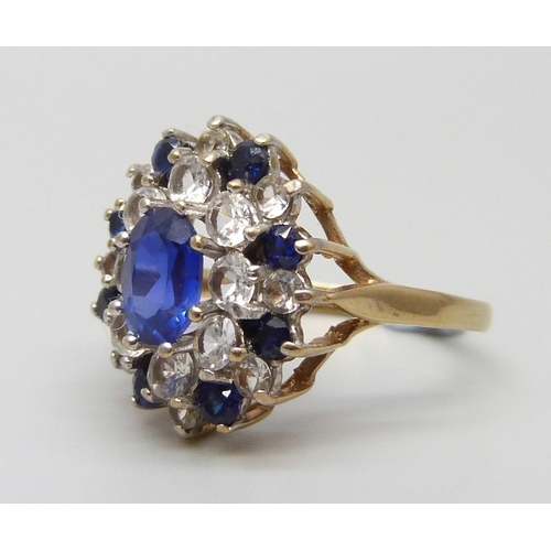 7034 - A 9ct gold blue and white stone cluster ring, 3.6g, M/N