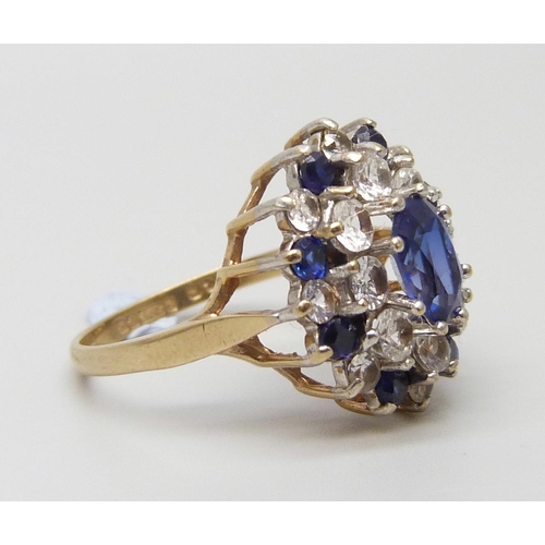 7034 - A 9ct gold blue and white stone cluster ring, 3.6g, M/N