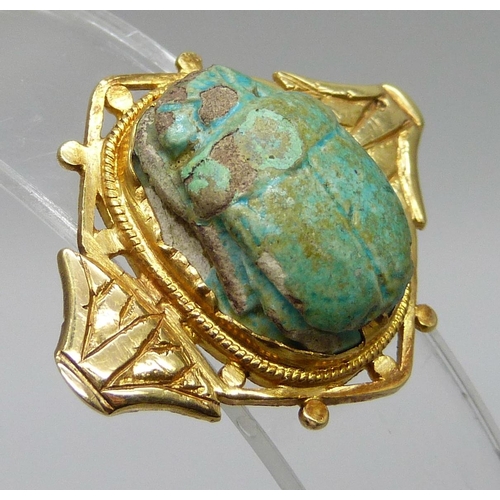 7036 - A yellow metal scarab beetle brooch, high carat, a/f, pin requires repair, 8.1g, 32mm wide