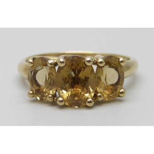 7046 - A 9ct gold citrine set ring, 2.5g, P