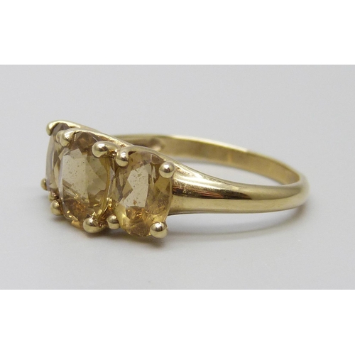 7046 - A 9ct gold citrine set ring, 2.5g, P