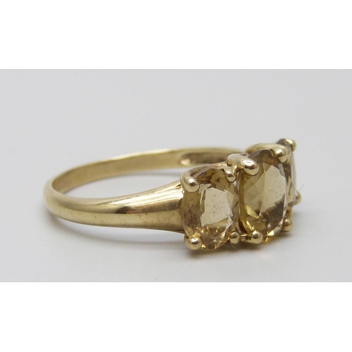 7046 - A 9ct gold citrine set ring, 2.5g, P