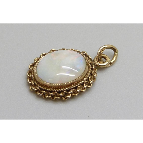 7051 - A 9ct gold pendant set with an opal, 1.4g, opal 9mm x 11mm