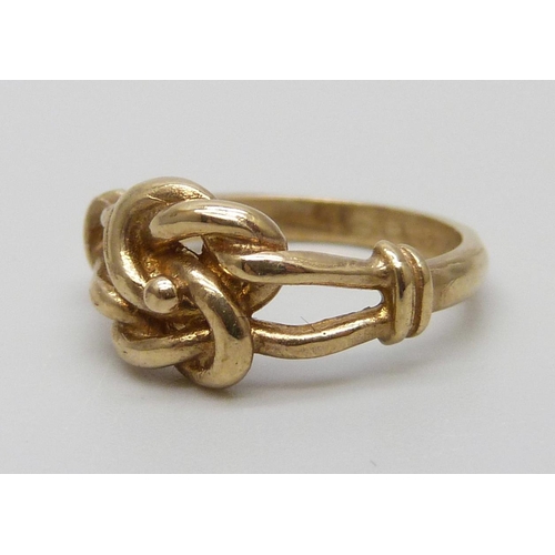 7055 - A small 9ct gold Celtic knot ring, 1.9g, E/F