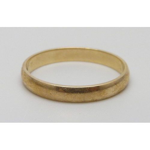 7056 - A 9ct gold wedding band, 1.7g, O