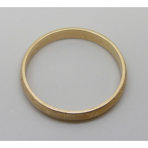 7056 - A 9ct gold wedding band, 1.7g, O