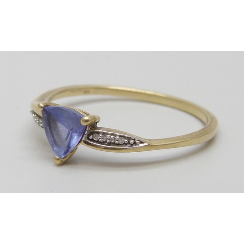 7057 - A 10k gold and tanzanite ring with diamond accents, 1.6g, U