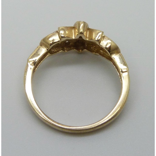 7062 - A 9ct gold and diamond ring, 2.8g, K