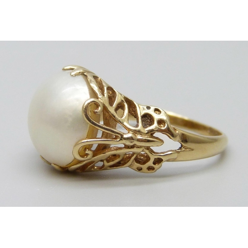 7069 - A Franklin Mint 14k gold ring set with a cultured mabe pearl, The Ring of the Golden Butterflies by ... 